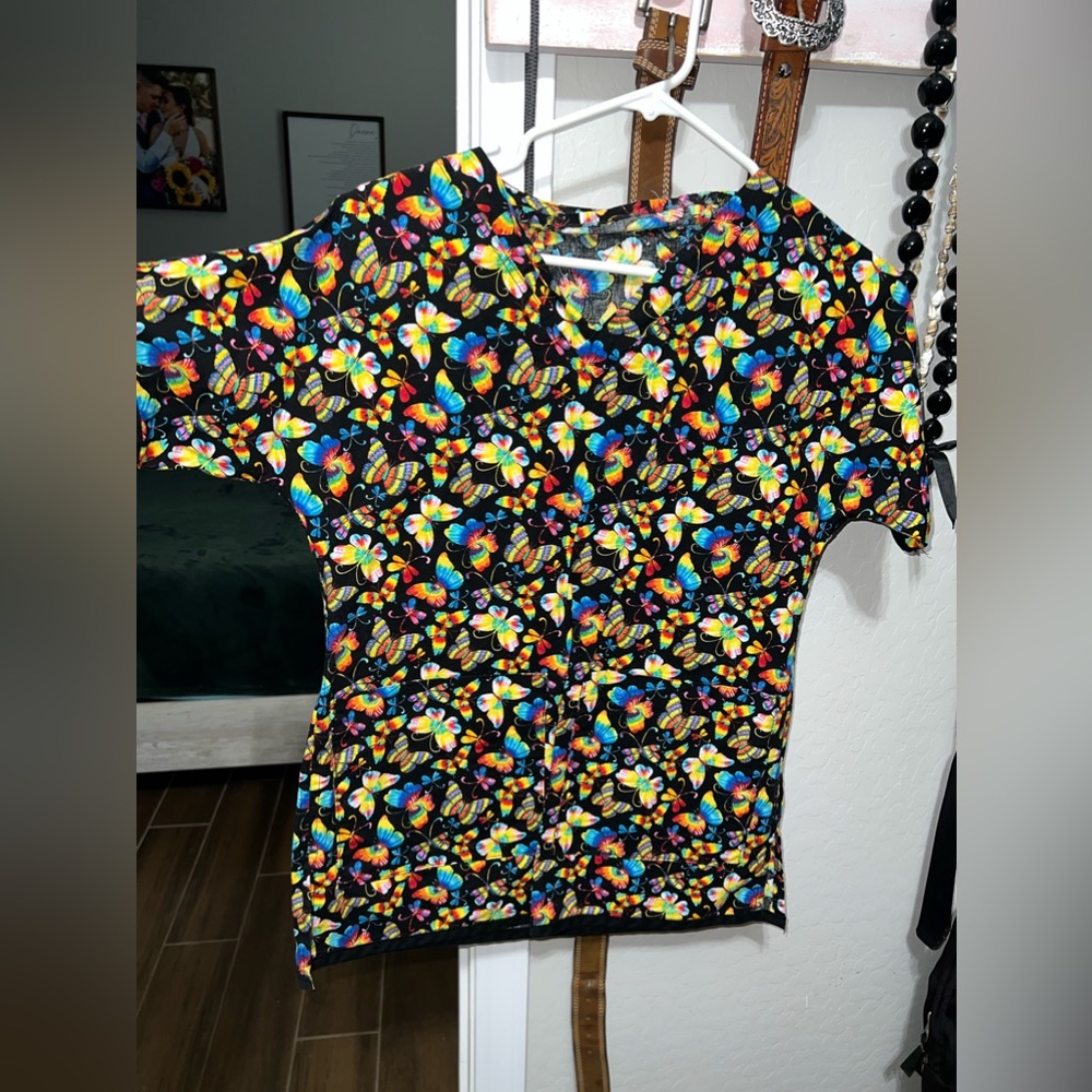 Scrub top